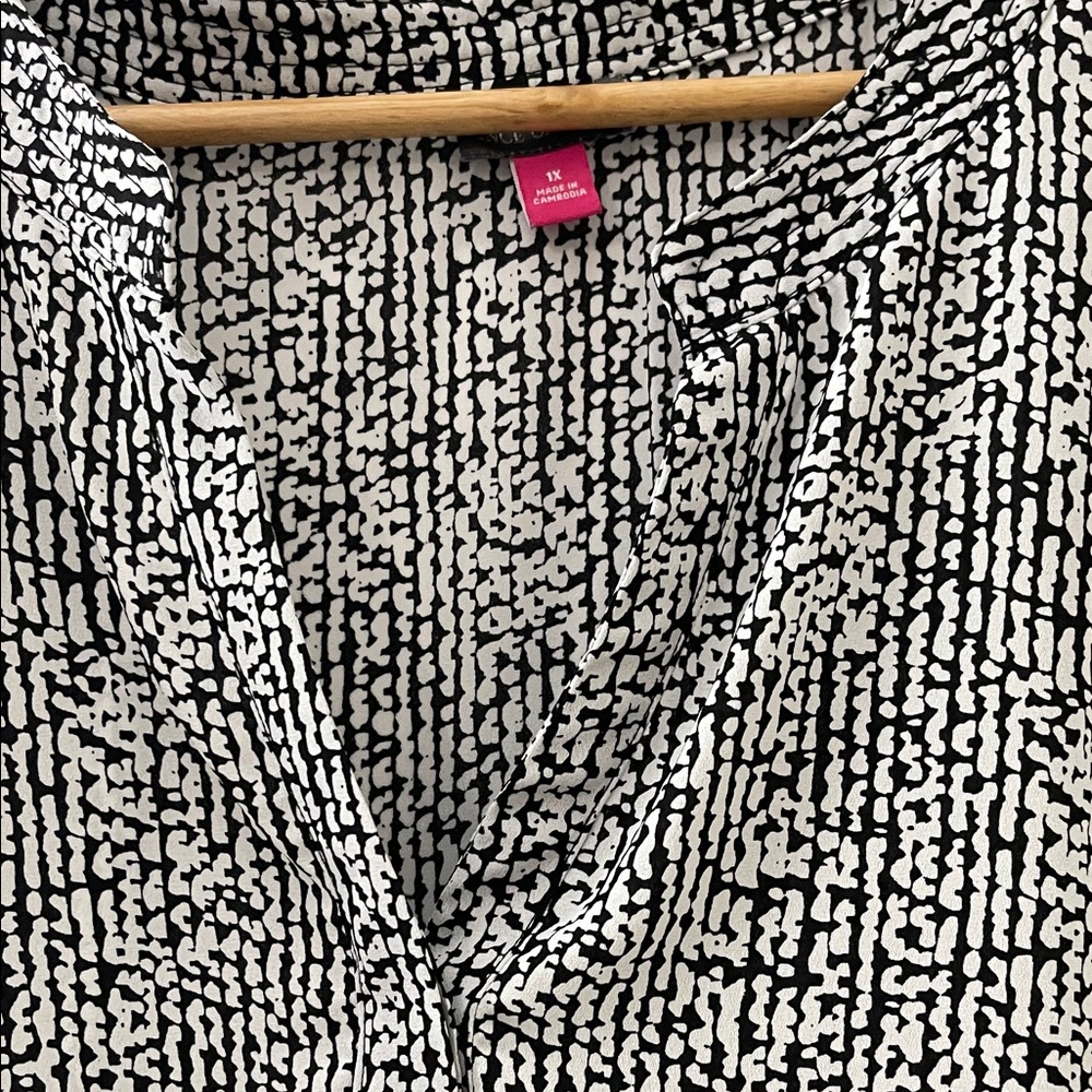 Vince Camuto Patterned Blouse - Picture 4 of 7